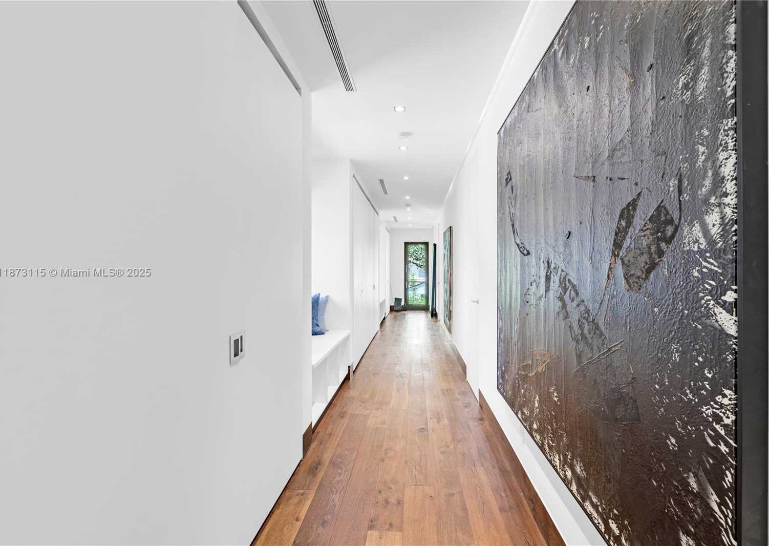 Small Image of 3009 PINE TREE DR, Miami Beach Number 36