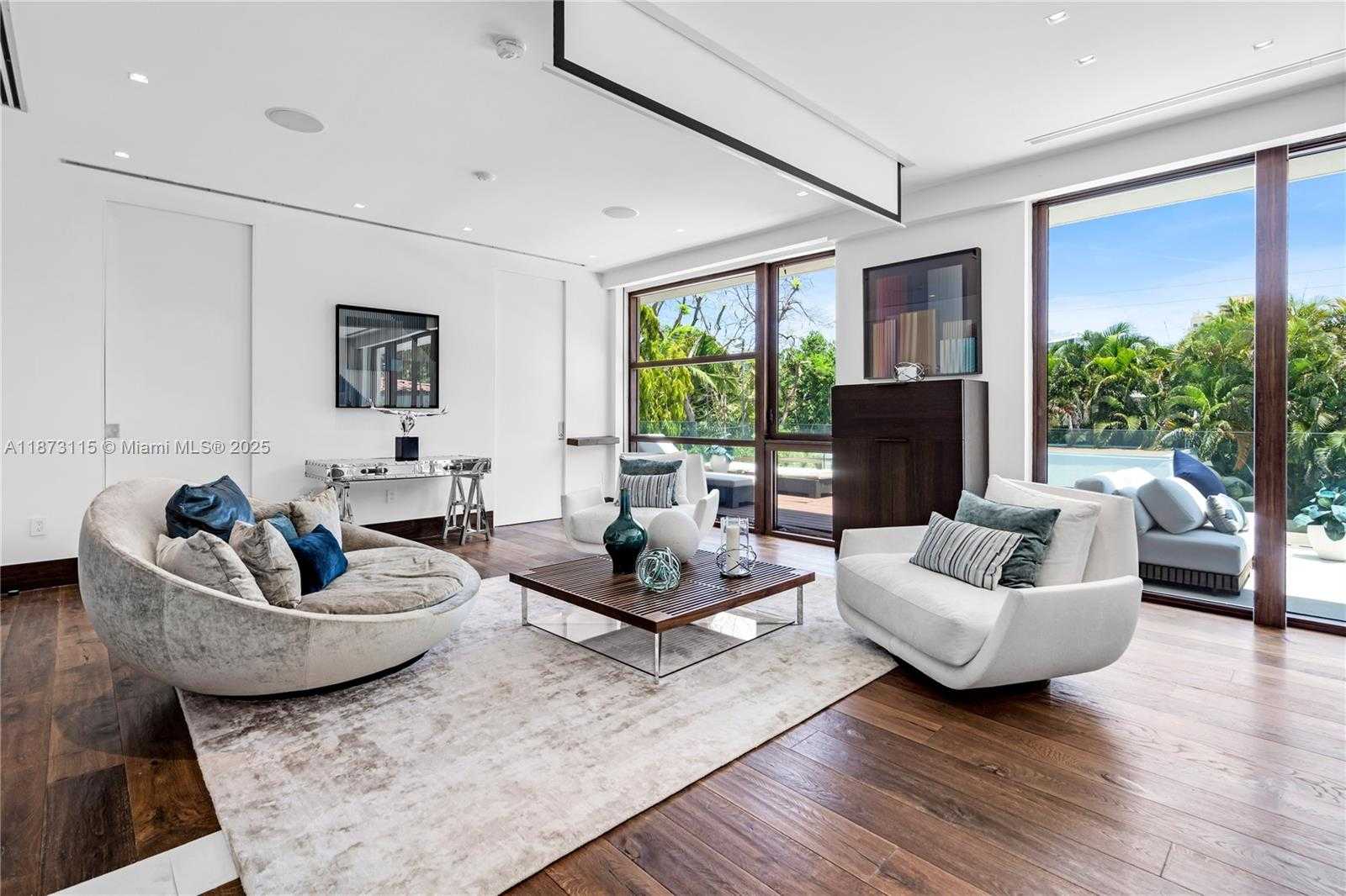 Small Image of 3009 PINE TREE DR, Miami Beach Number 38