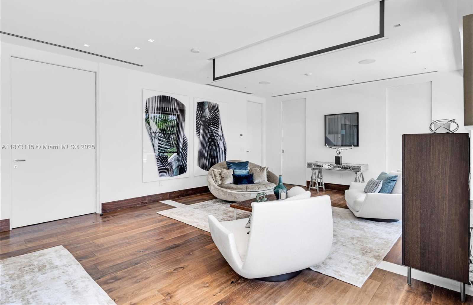 Small Image of 3009 PINE TREE DR, Miami Beach Number 39