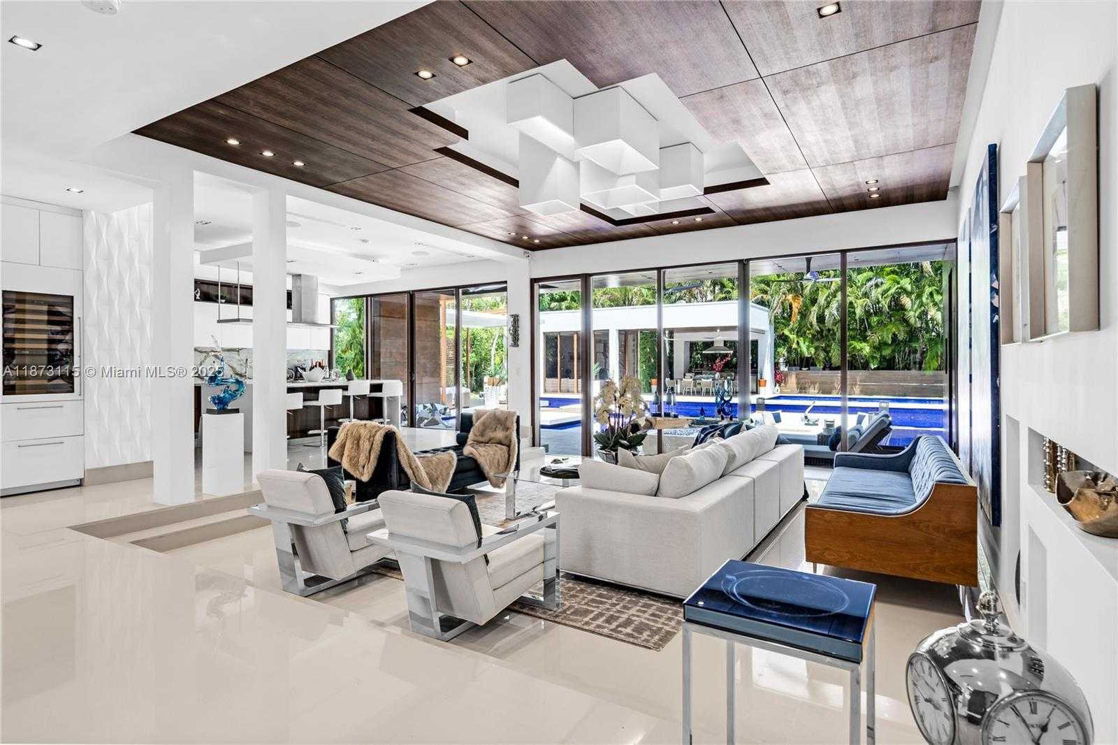 Small Image of 3009 PINE TREE DR, Miami Beach Number 41