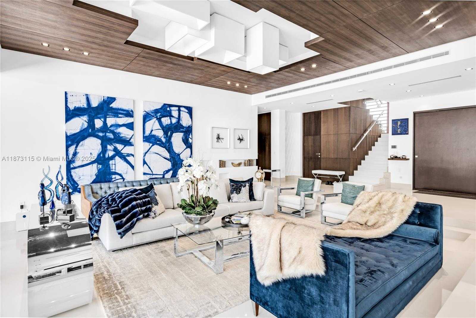 Small Image of 3009 PINE TREE DR, Miami Beach Number 43