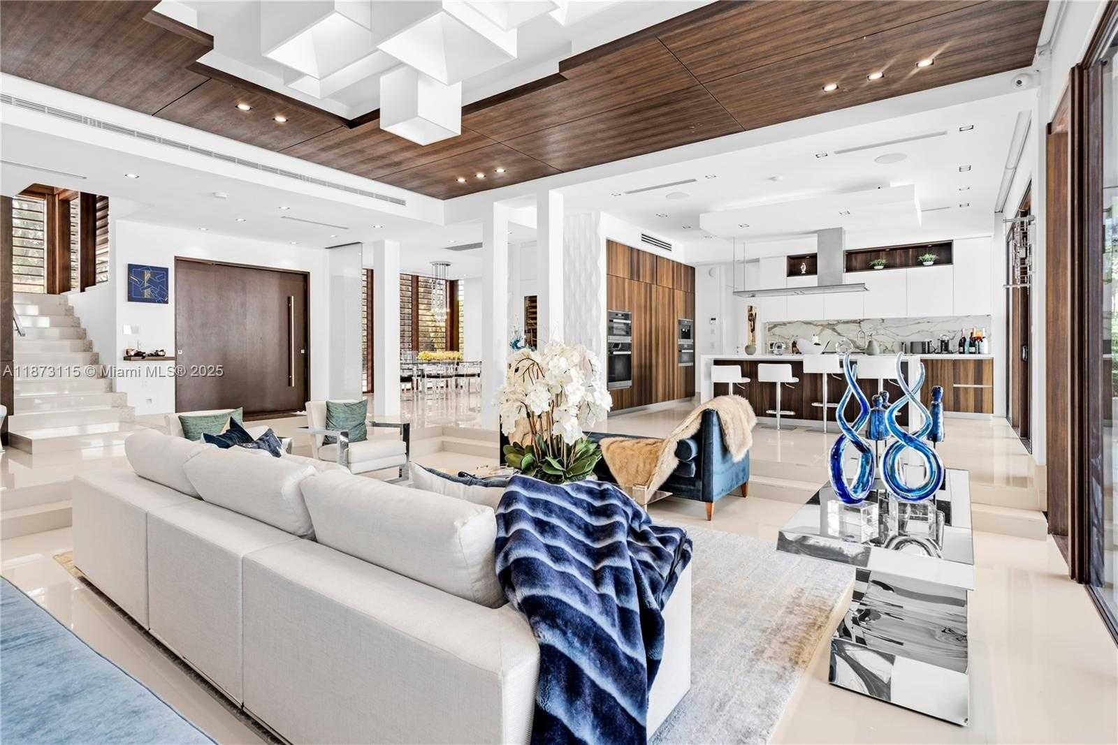 Small Image of 3009 PINE TREE DR, Miami Beach Number 44