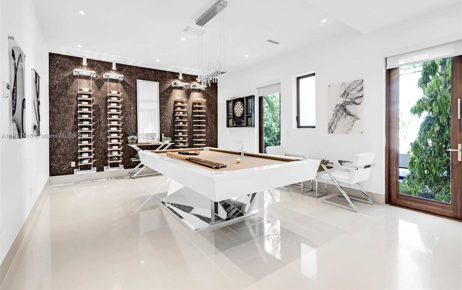Small Image of 3009 PINE TREE DR, Miami Beach Number 49