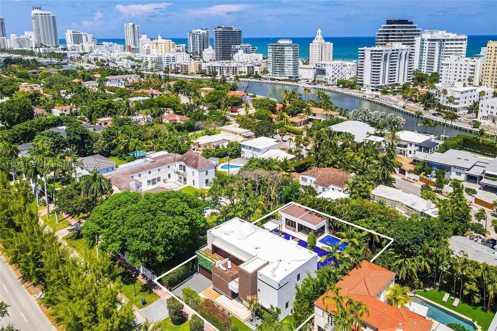Small Image of 3009 PINE TREE DR, Miami Beach Number 5