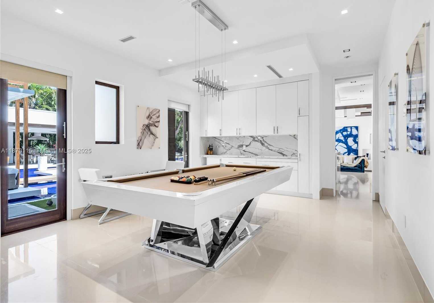Small Image of 3009 PINE TREE DR, Miami Beach Number 51