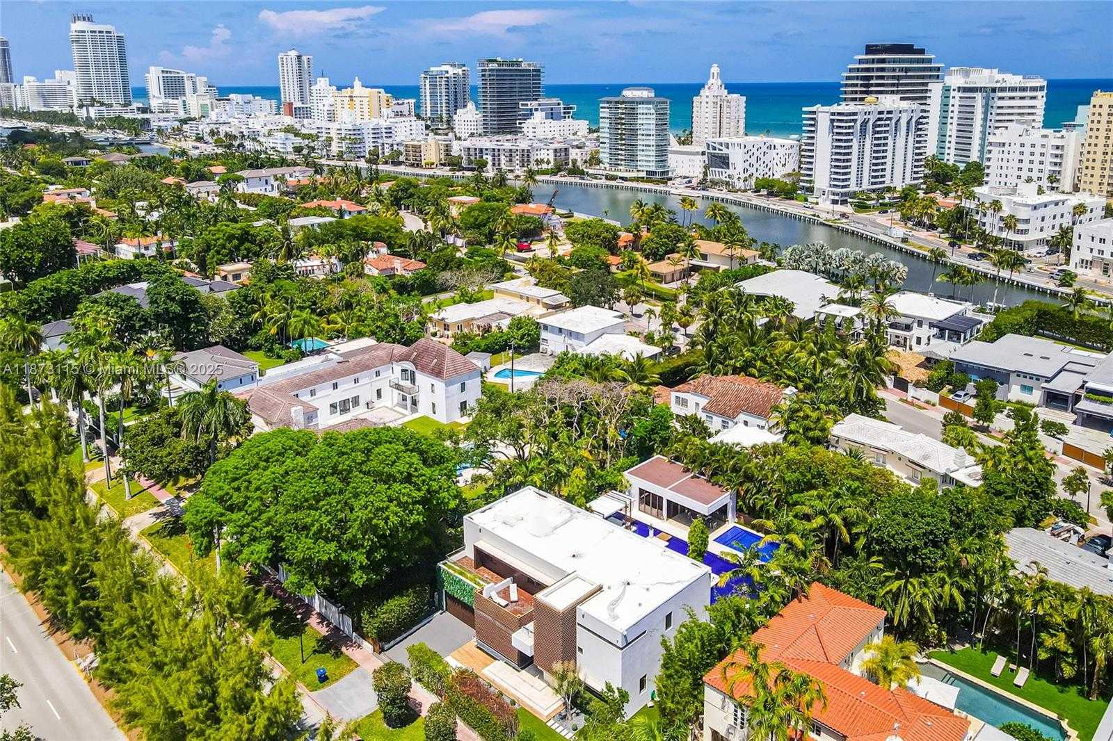 Small Image of 3009 PINE TREE DR, Miami Beach Number 6