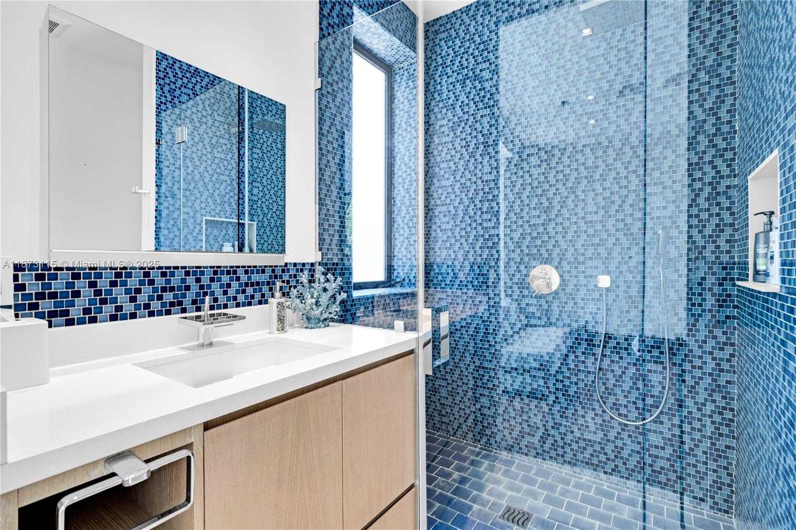 Small Image of 3009 PINE TREE DR, Miami Beach Number 62