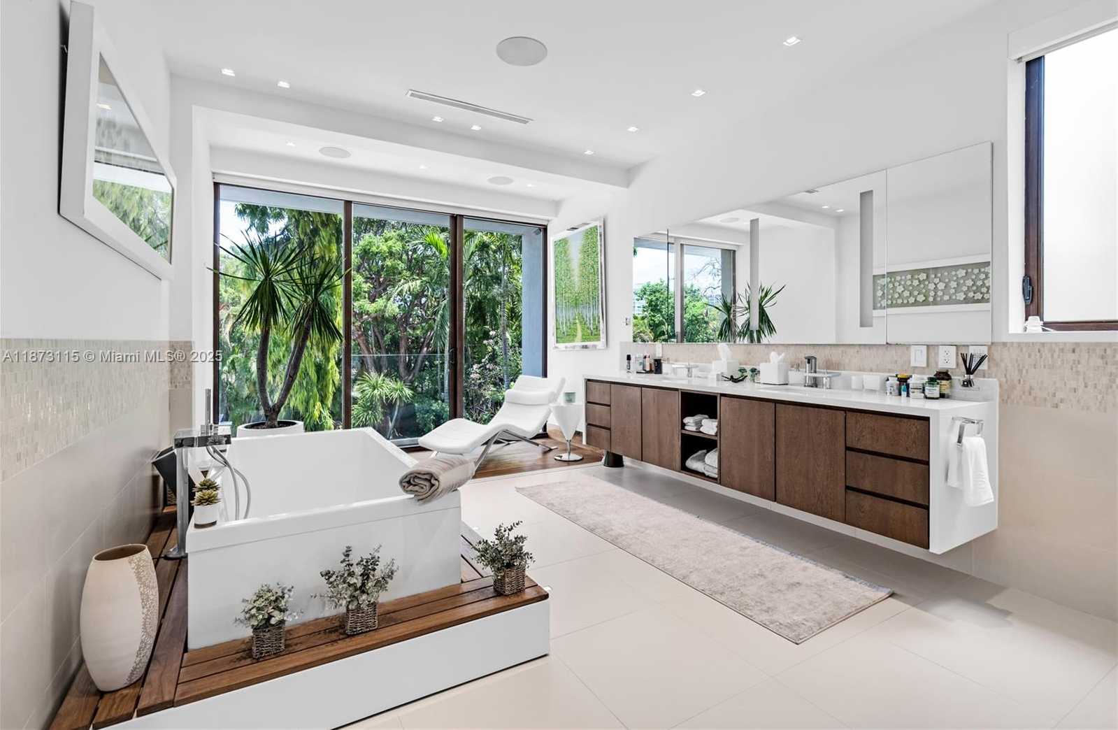 Small Image of 3009 PINE TREE DR, Miami Beach Number 70