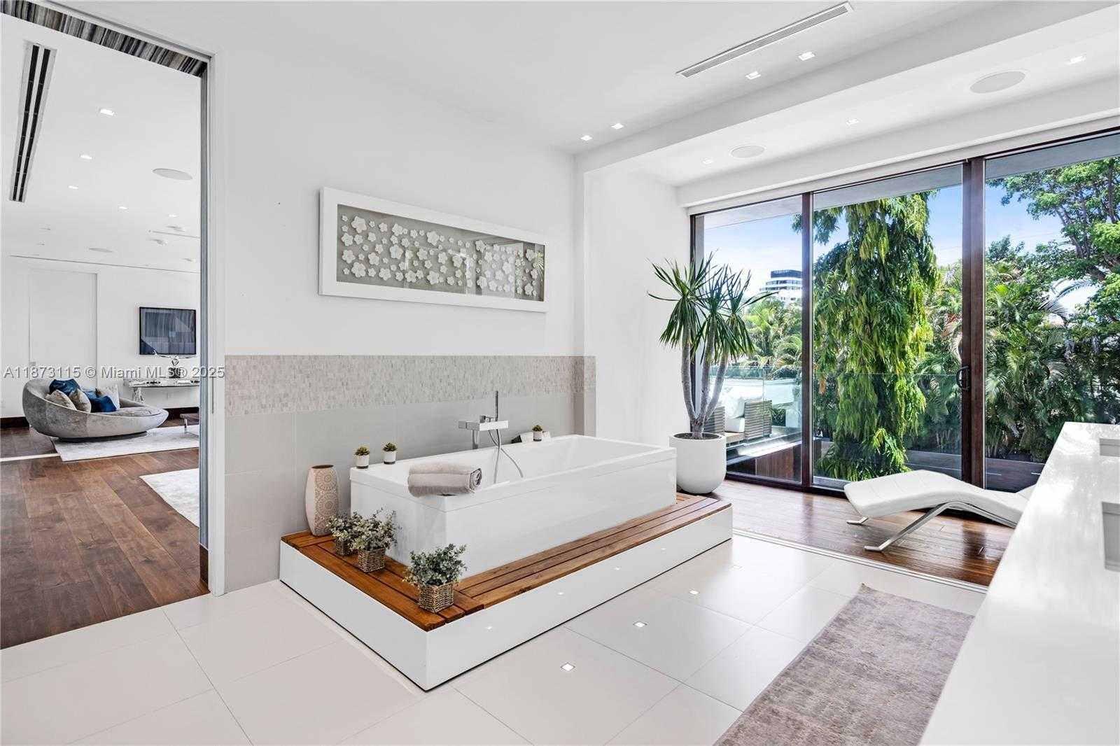 Small Image of 3009 PINE TREE DR, Miami Beach Number 71