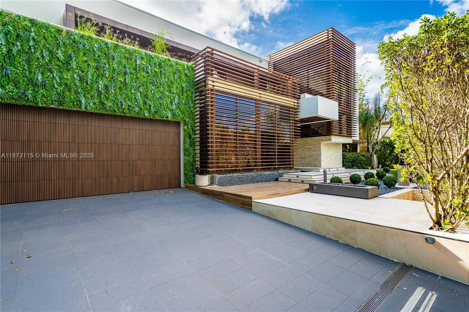 Small Image of 3009 PINE TREE DR, Miami Beach Number 77