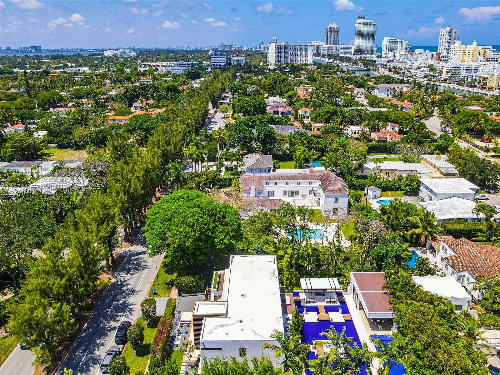 Small Image of 3009 PINE TREE DR, Miami Beach Number 8