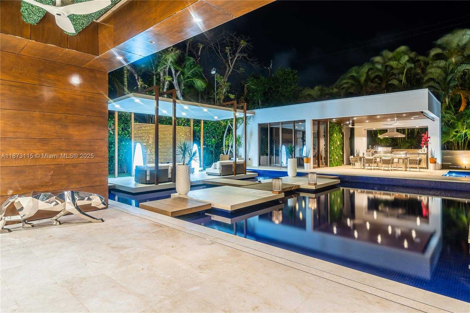 Small Image of 3009 PINE TREE DR, Miami Beach Number 81
