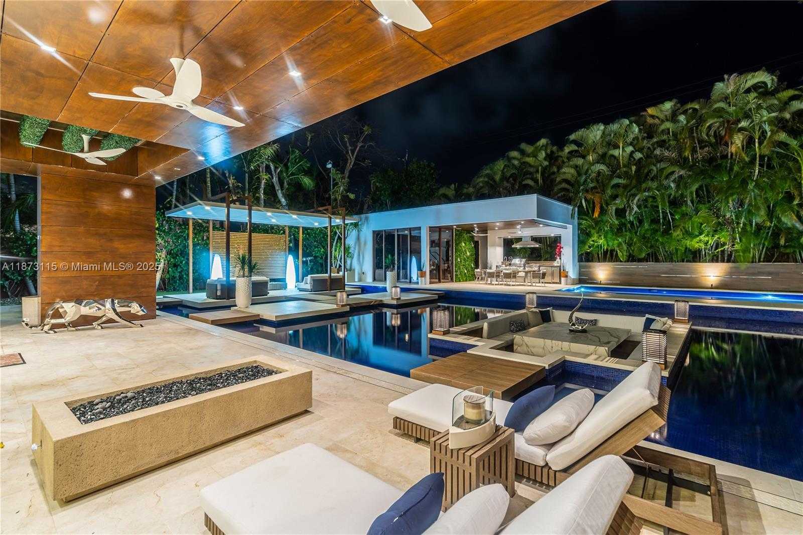 Small Image of 3009 PINE TREE DR, Miami Beach Number 83