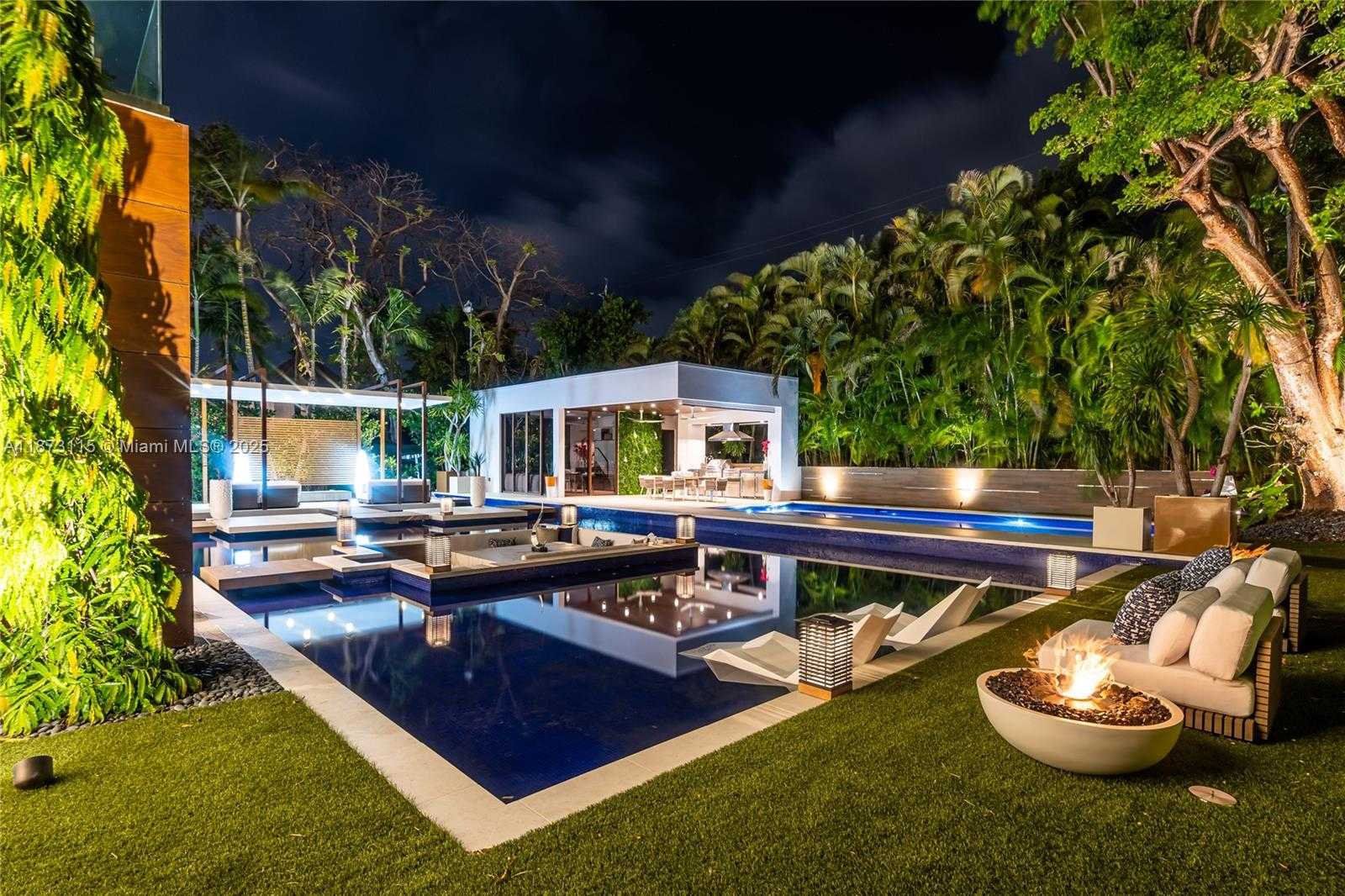 Small Image of 3009 PINE TREE DR, Miami Beach Number 87