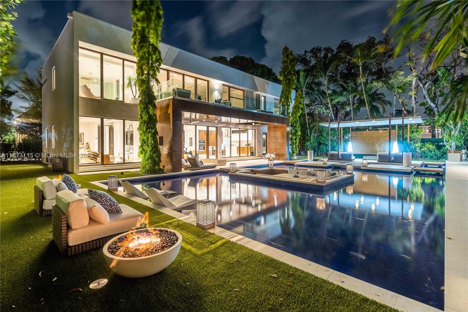 Small Image of 3009 PINE TREE DR, Miami Beach Number 88
