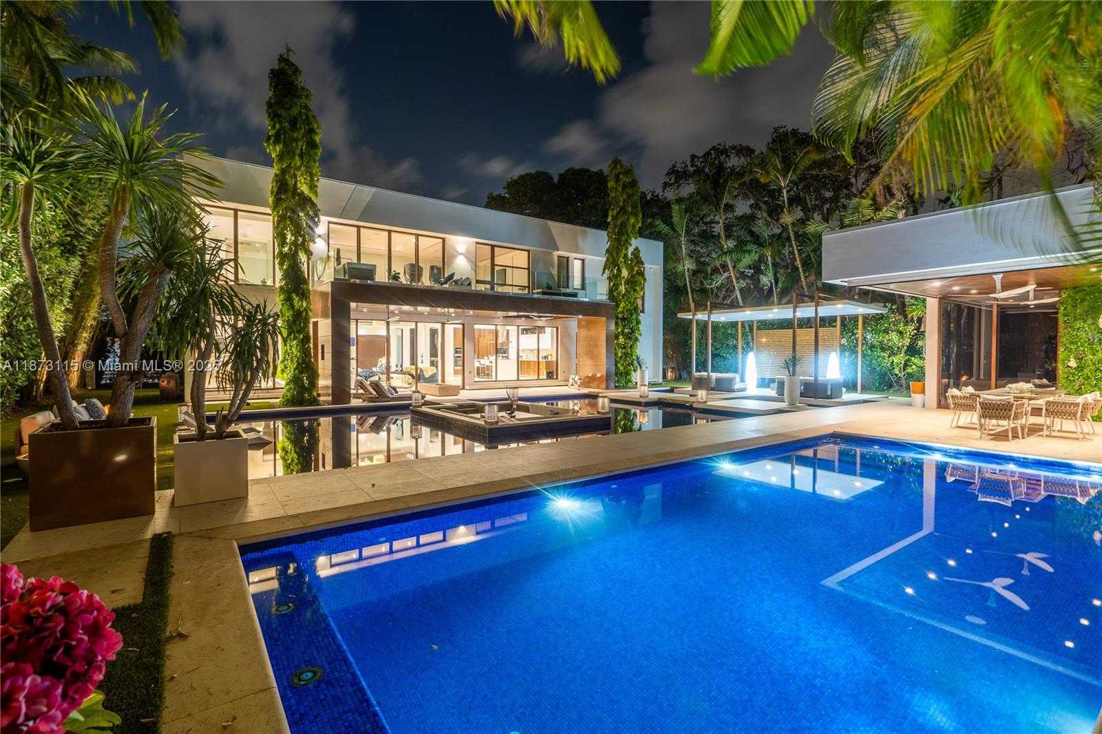 Small Image of 3009 PINE TREE DR, Miami Beach Number 90