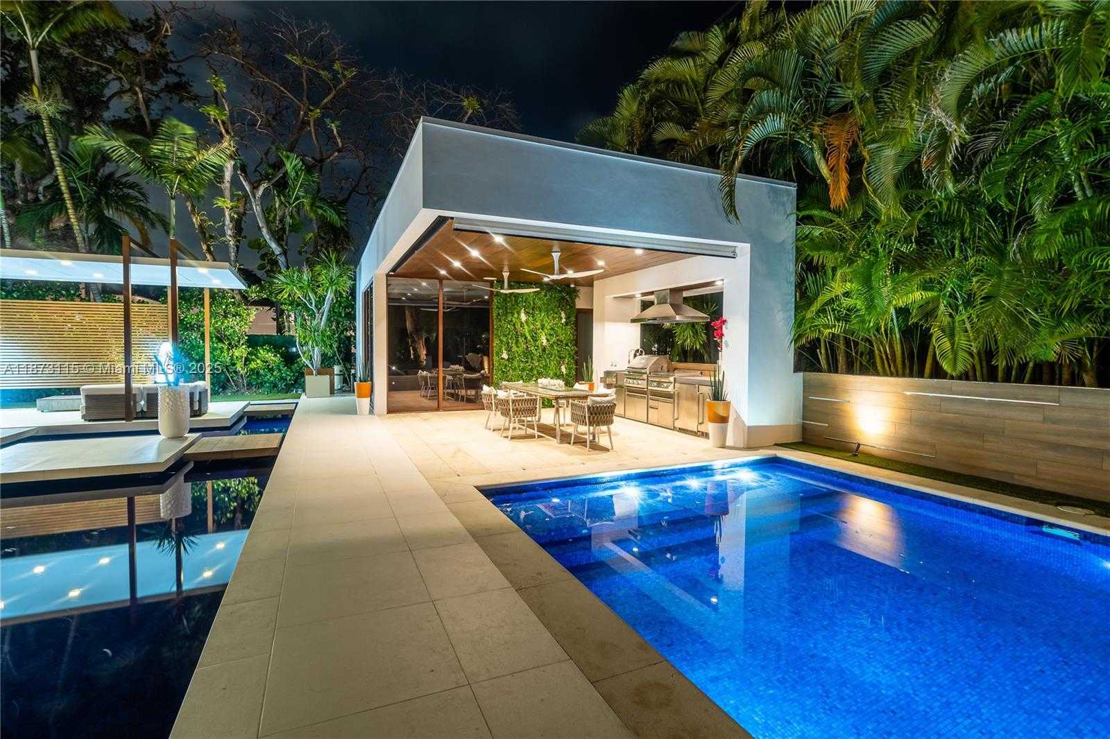 Small Image of 3009 PINE TREE DR, Miami Beach Number 91