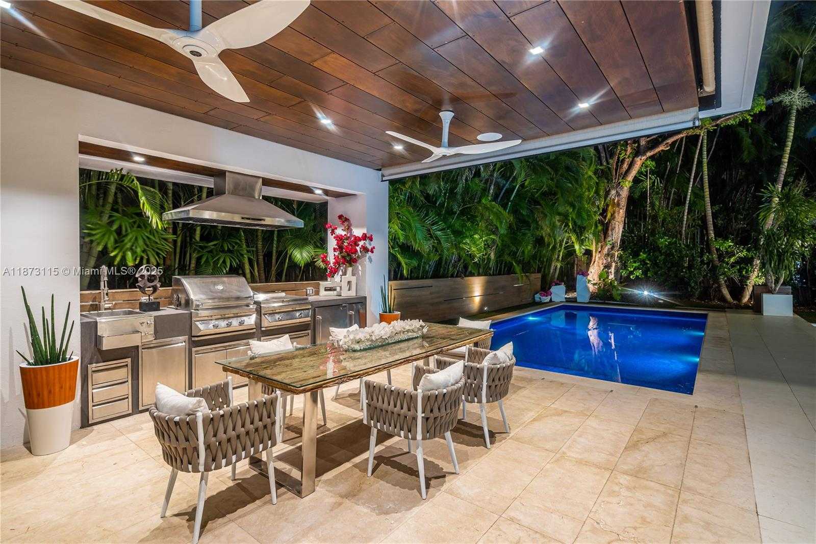 Small Image of 3009 PINE TREE DR, Miami Beach Number 92
