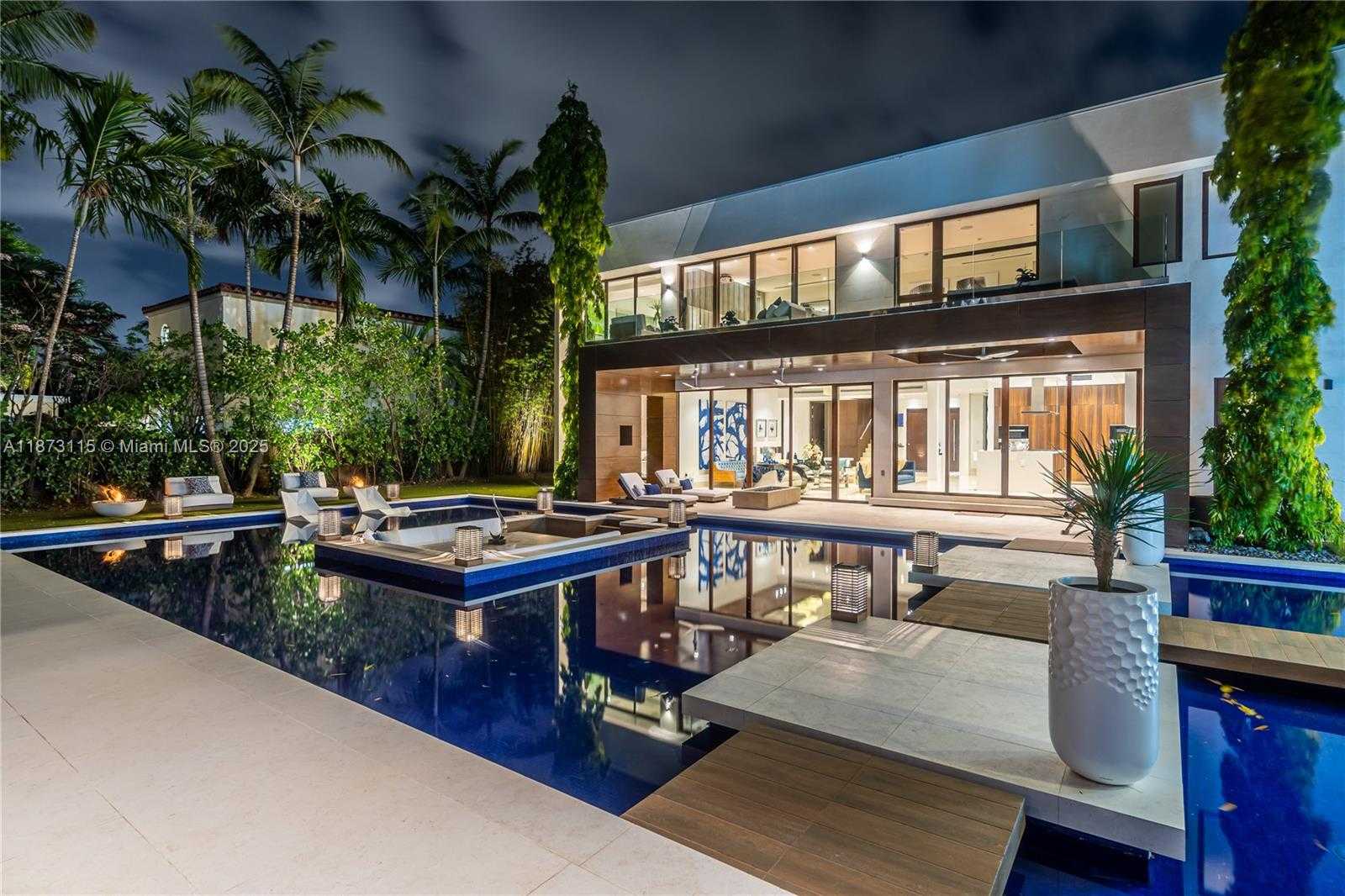 Small Image of 3009 PINE TREE DR, Miami Beach Number 93