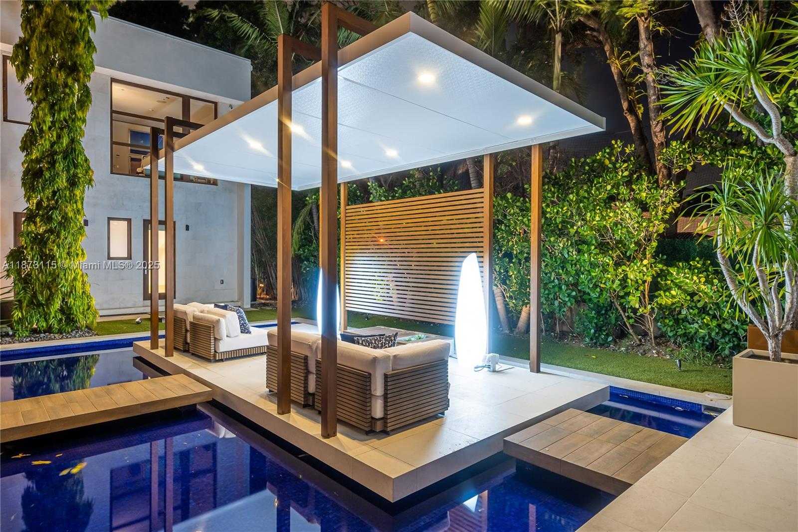 Small Image of 3009 PINE TREE DR, Miami Beach Number 94
