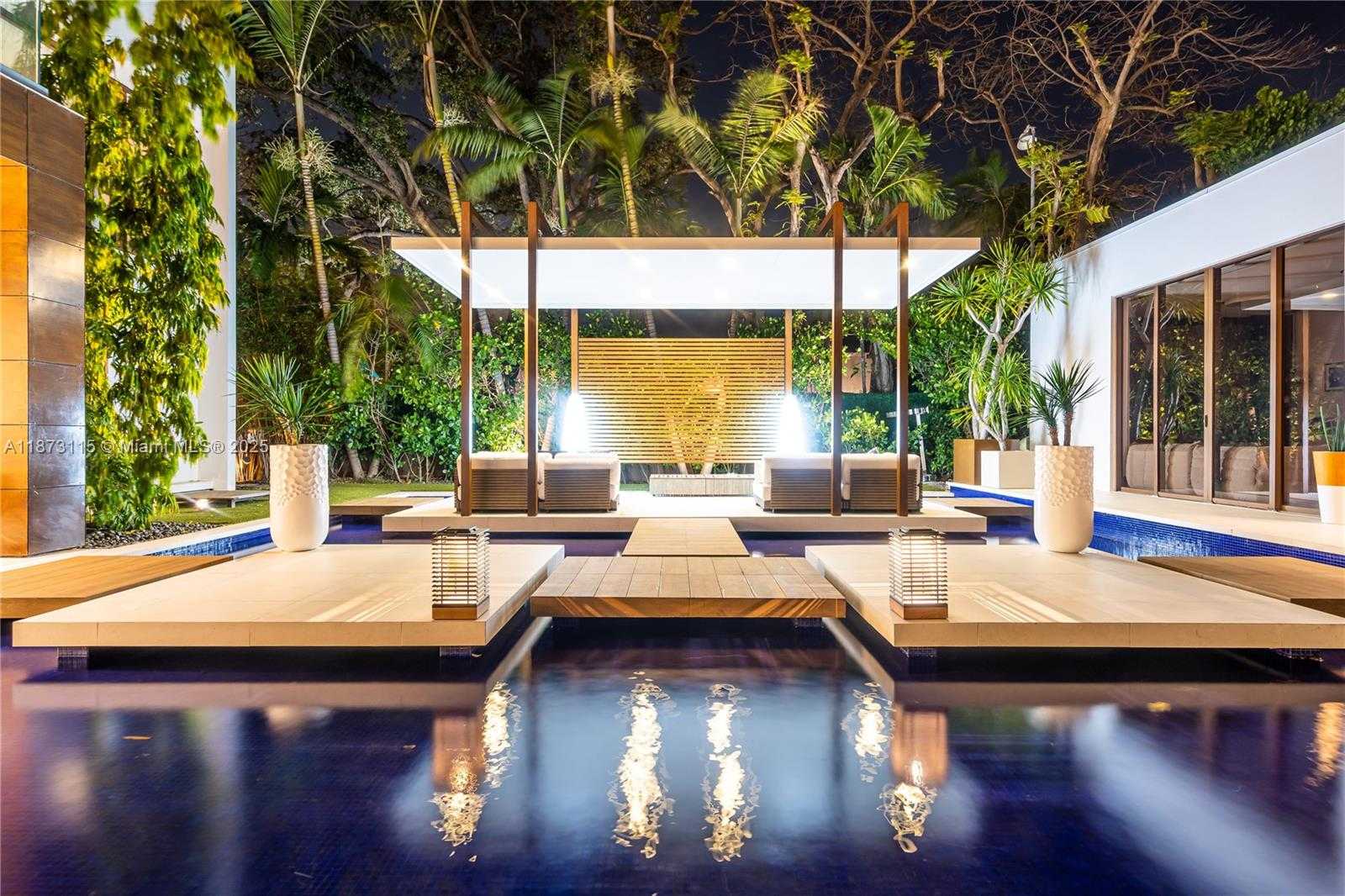 Small Image of 3009 PINE TREE DR, Miami Beach Number 95