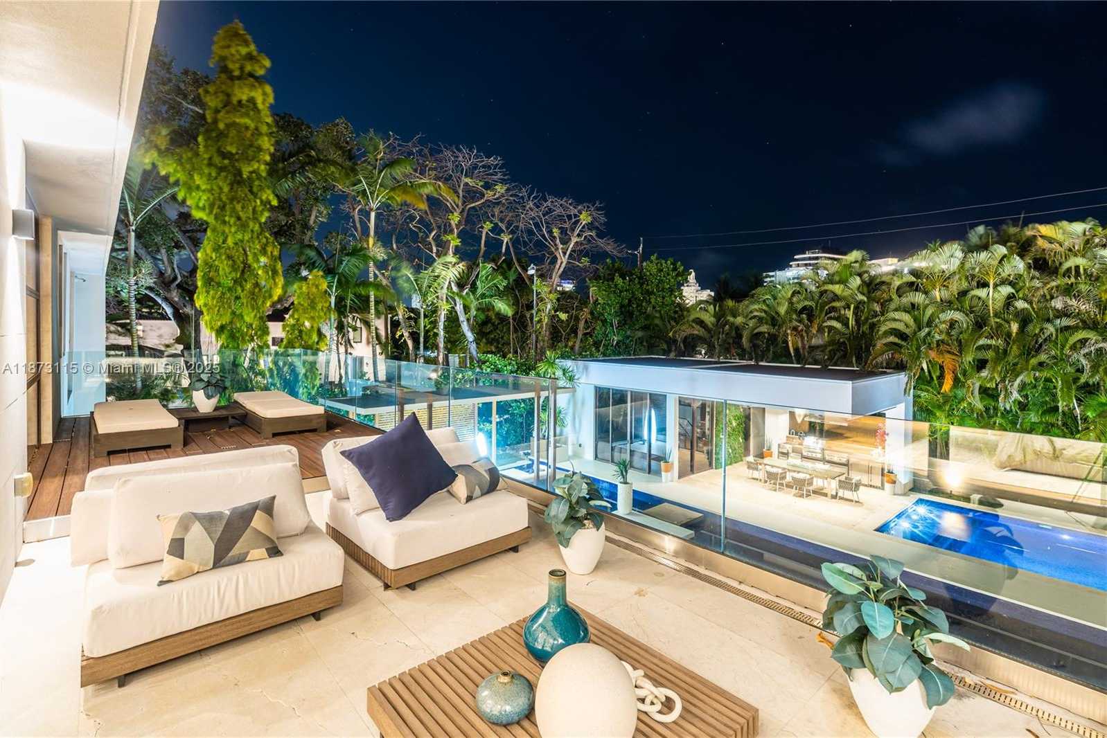 Small Image of 3009 PINE TREE DR, Miami Beach Number 97
