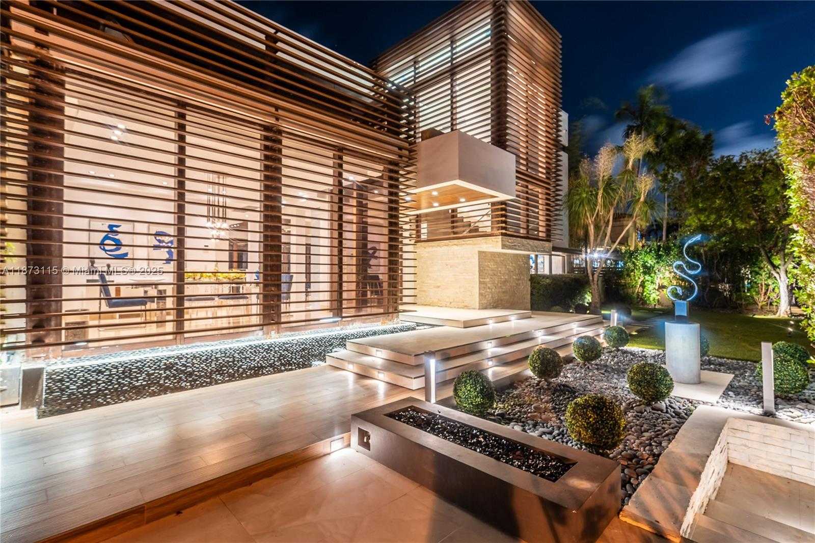 Small Image of 3009 PINE TREE DR, Miami Beach Number 99