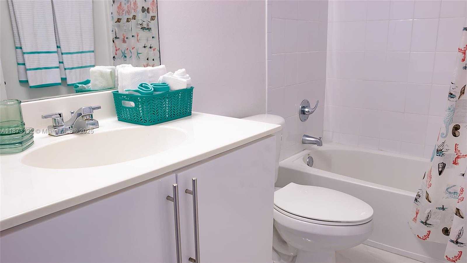 Small Image of 18100 NORTH BAY RD #905, Sunny Isles Beach Number 5