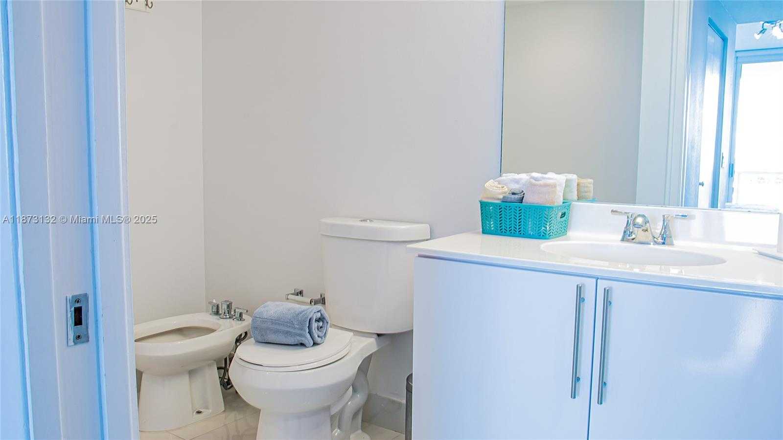 Small Image of 18100 NORTH BAY RD #905, Sunny Isles Beach Number 6