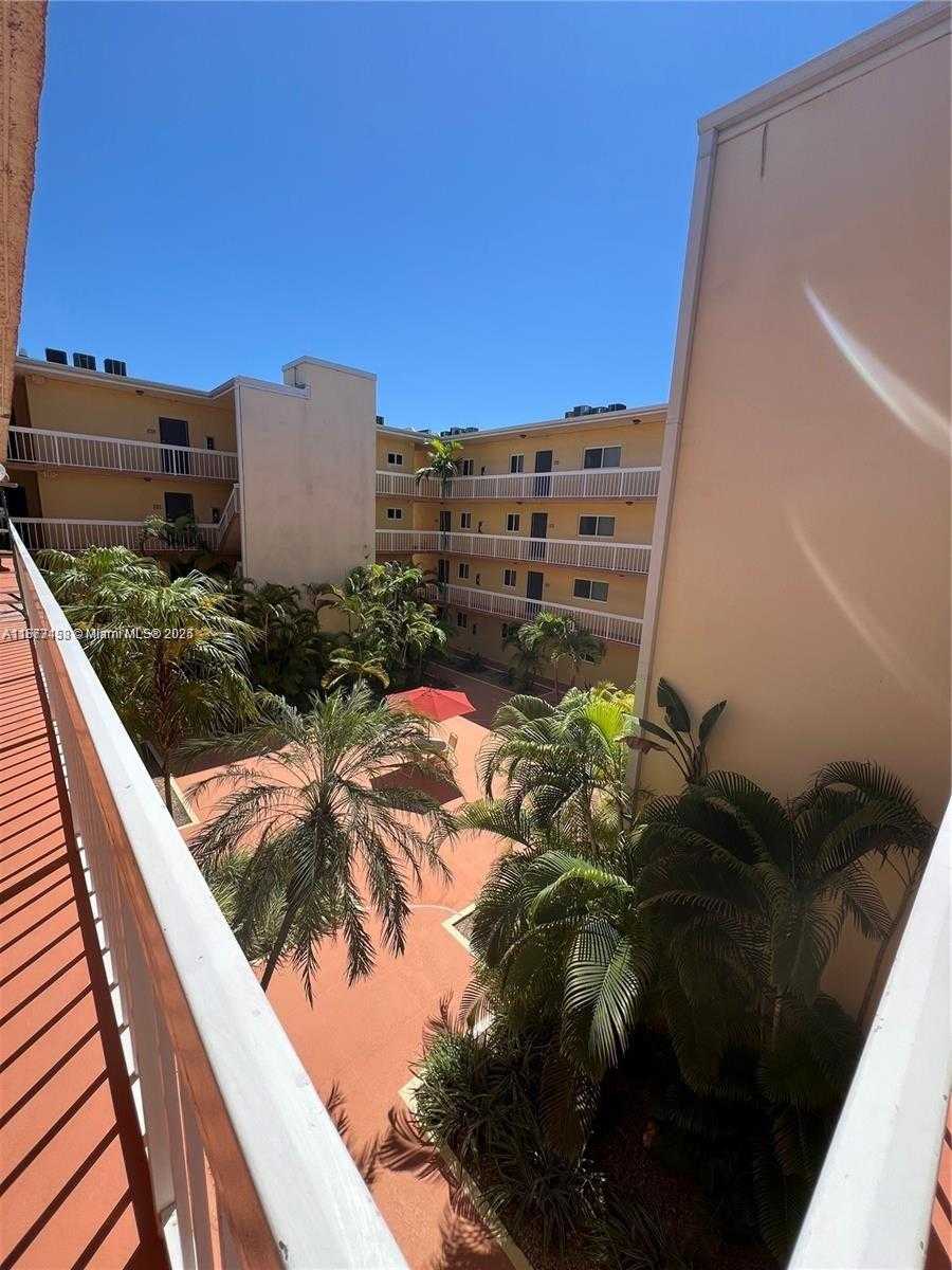 Small Image of 7840 CAMINO REAL #306, Miami Number 12