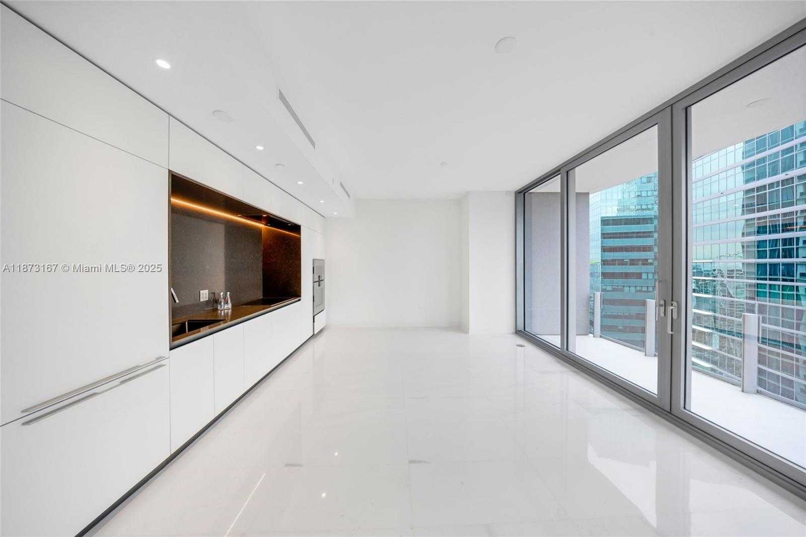 Small Image of 300 BISCAYNE BOULEVARD WAY #4108W, Miami Number 27