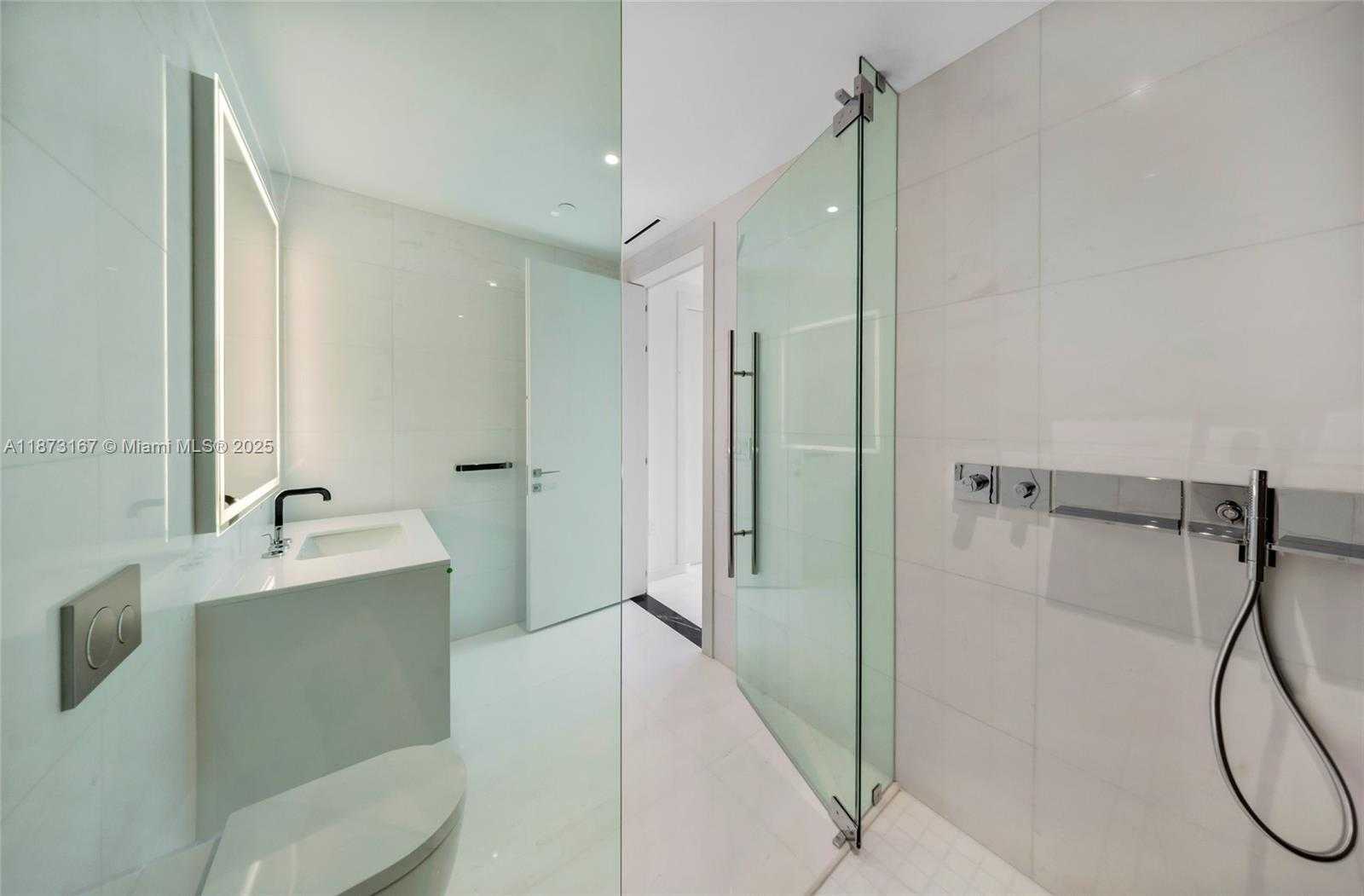 Small Image of 300 BISCAYNE BOULEVARD WAY #4108W, Miami Number 31