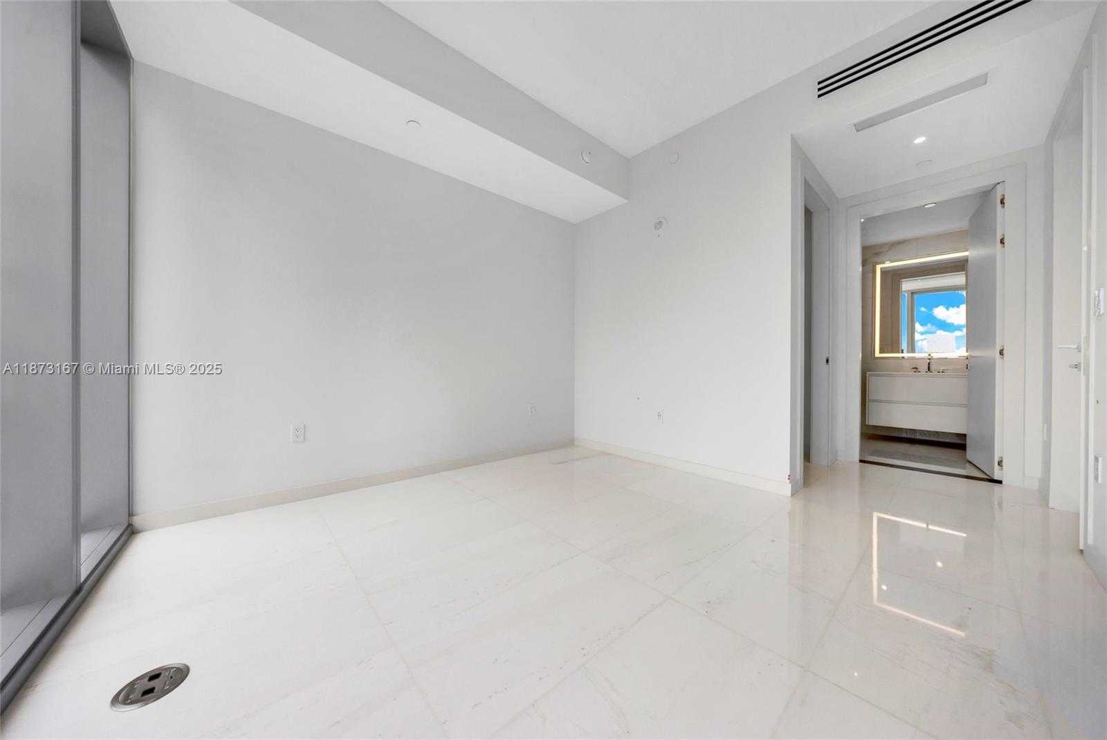 Small Image of 300 BISCAYNE BOULEVARD WAY #4108W, Miami Number 35