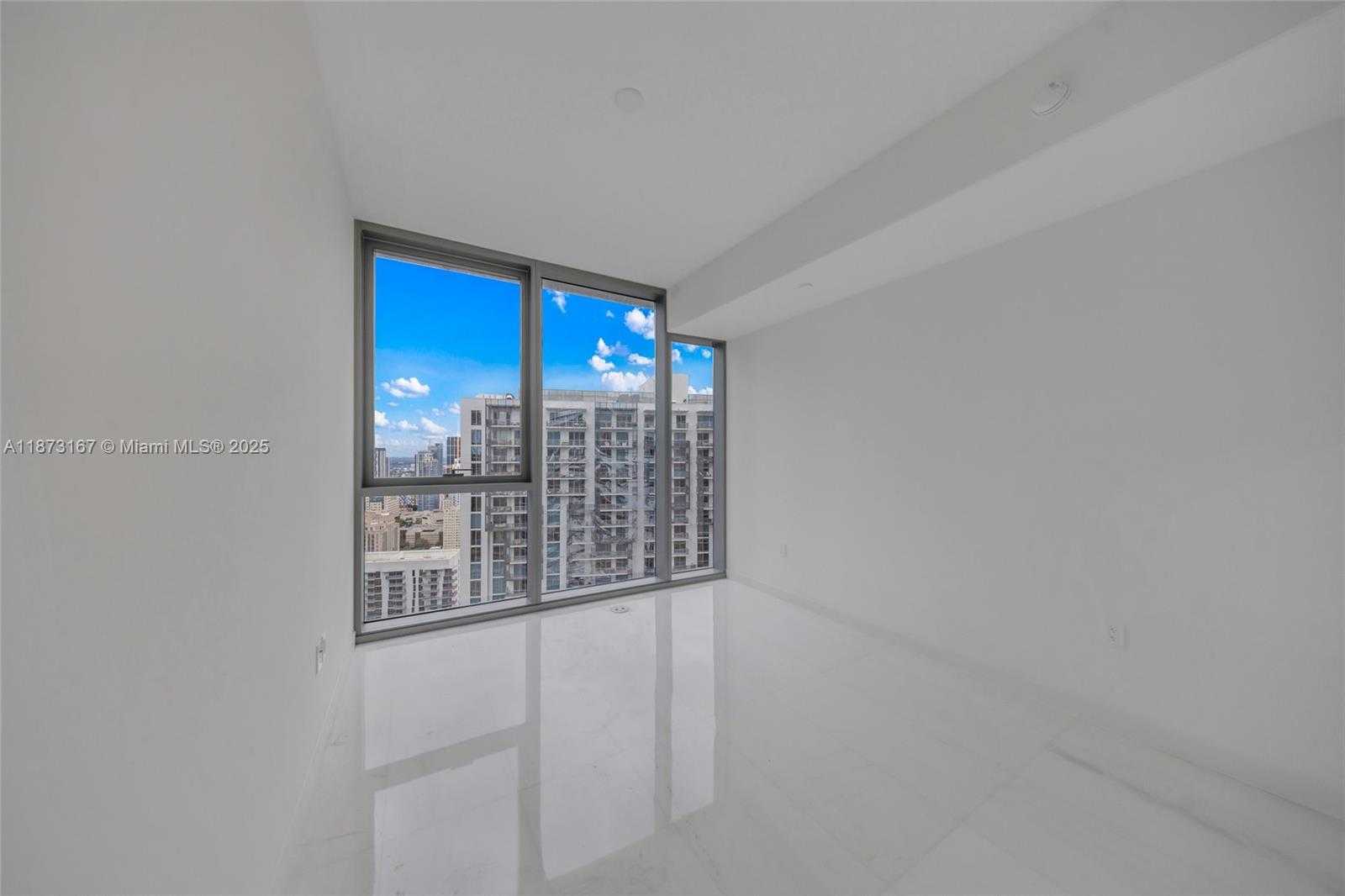 Small Image of 300 BISCAYNE BOULEVARD WAY #4108W, Miami Number 36