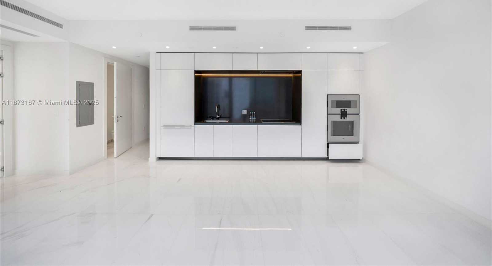 Small Image of 300 BISCAYNE BOULEVARD WAY #4108W, Miami Number 38