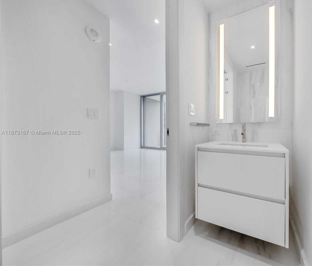 Small Image of 300 BISCAYNE BOULEVARD WAY #4108W, Miami Number 39