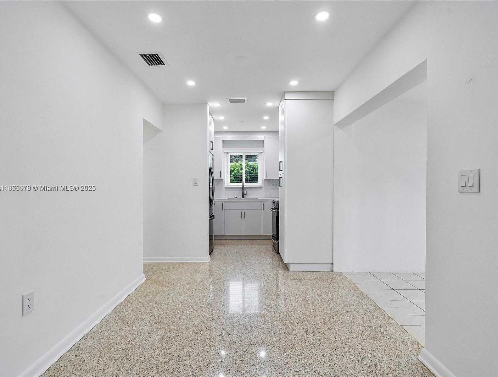 Small Image of 17320 NORTH WEST 80TH AVE, Hialeah Number 10
