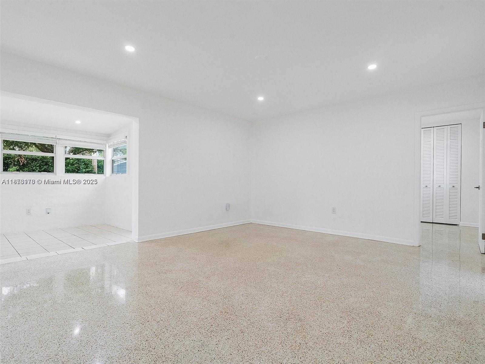 Small Image of 17320 NORTH WEST 80TH AVE, Hialeah Number 11