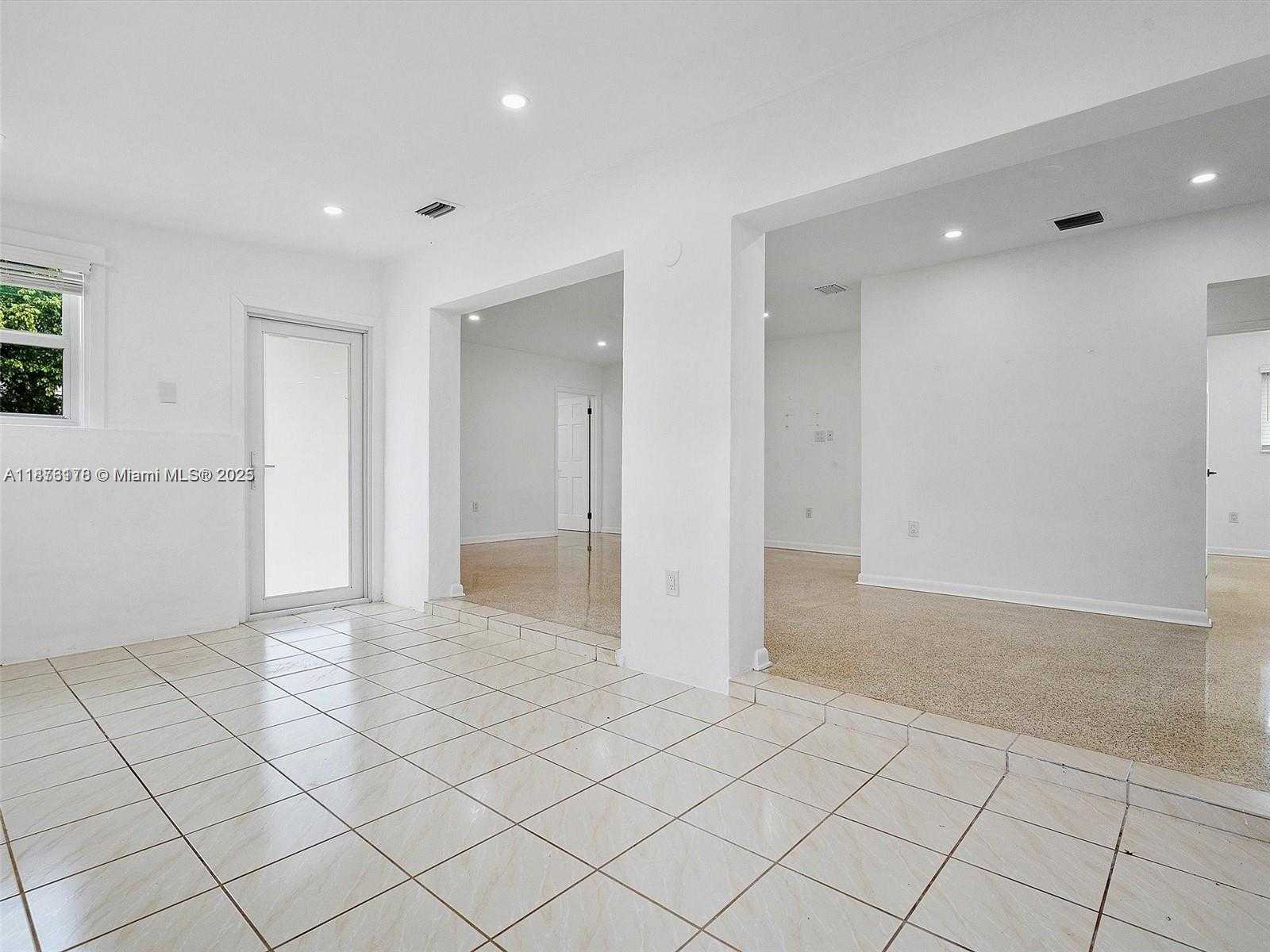 Small Image of 17320 NORTH WEST 80TH AVE, Hialeah Number 13