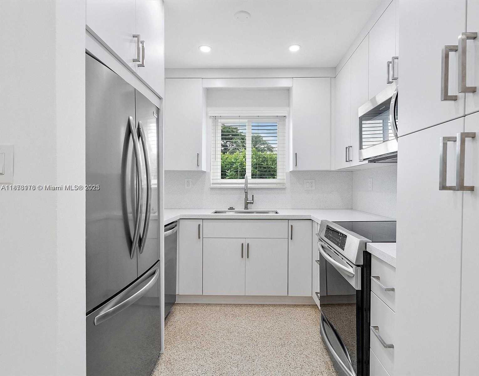 Small Image of 17320 NORTH WEST 80TH AVE, Hialeah Number 14