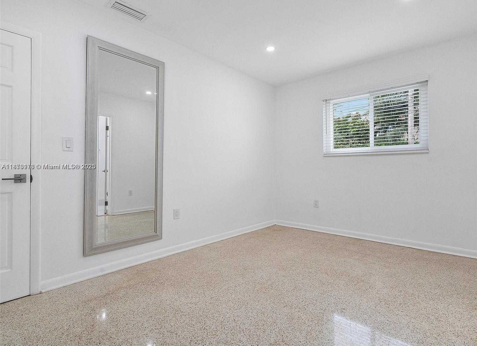 Small Image of 17320 NORTH WEST 80TH AVE, Hialeah Number 16