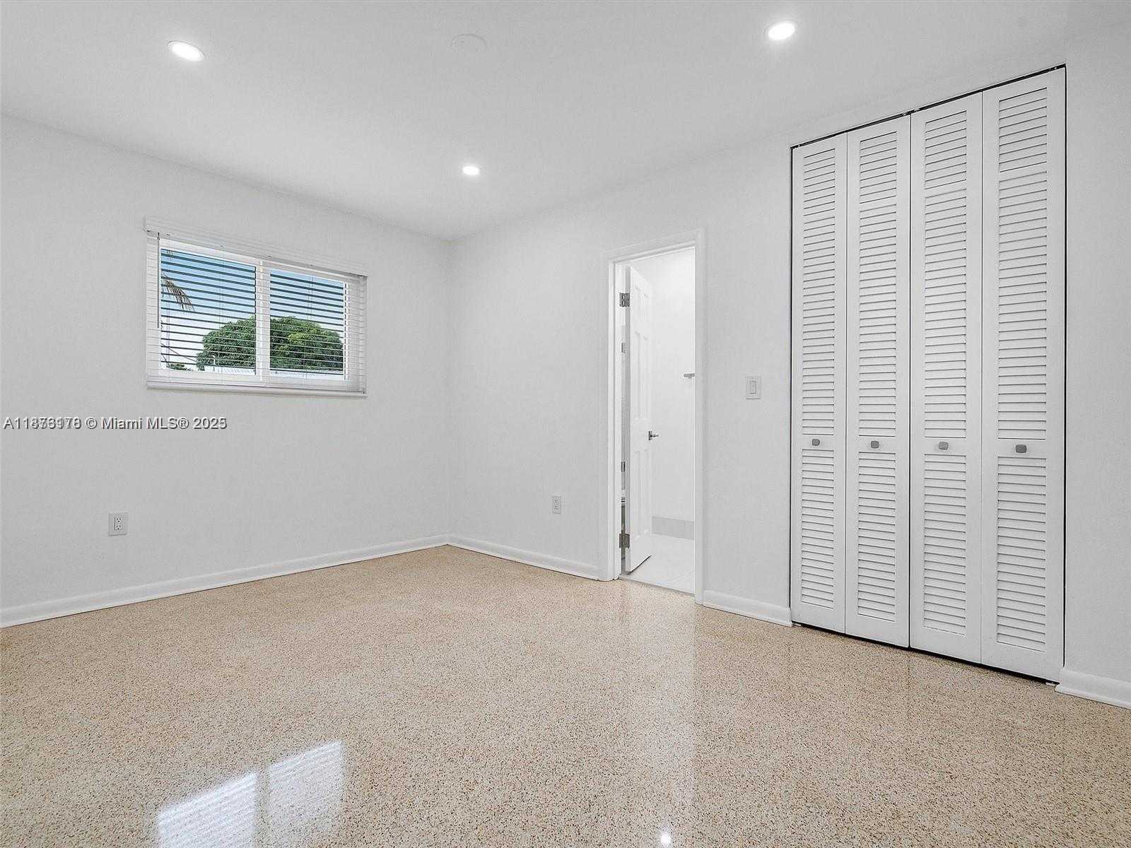 Small Image of 17320 NORTH WEST 80TH AVE, Hialeah Number 19