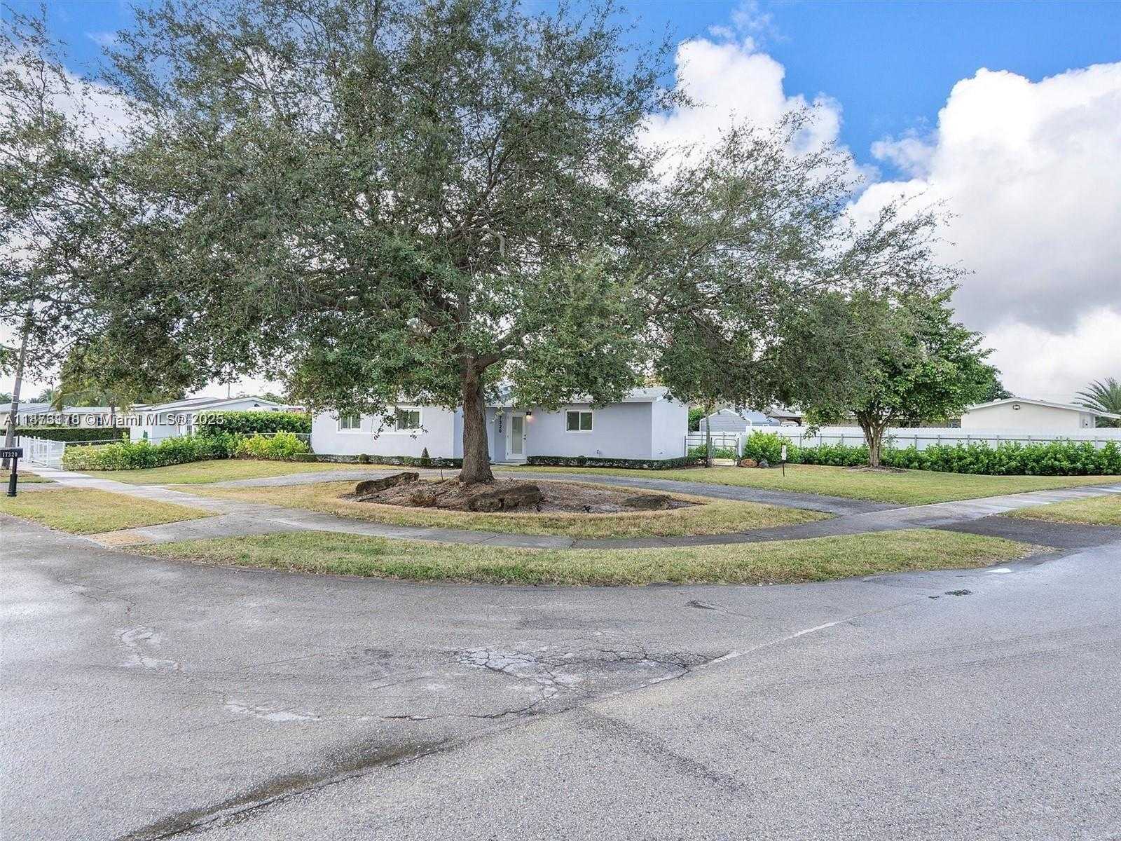 Small Image of 17320 NORTH WEST 80TH AVE, Hialeah Number 2