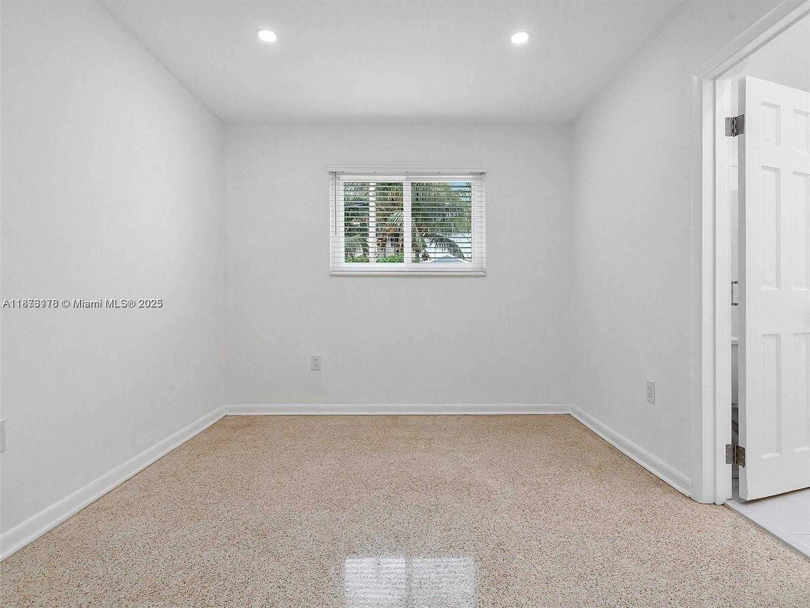 Small Image of 17320 NORTH WEST 80TH AVE, Hialeah Number 20