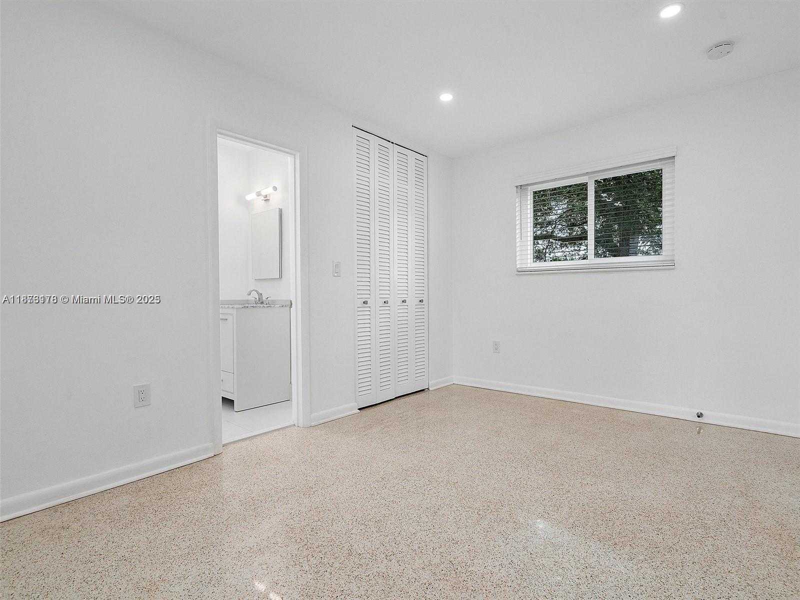 Small Image of 17320 NORTH WEST 80TH AVE, Hialeah Number 21