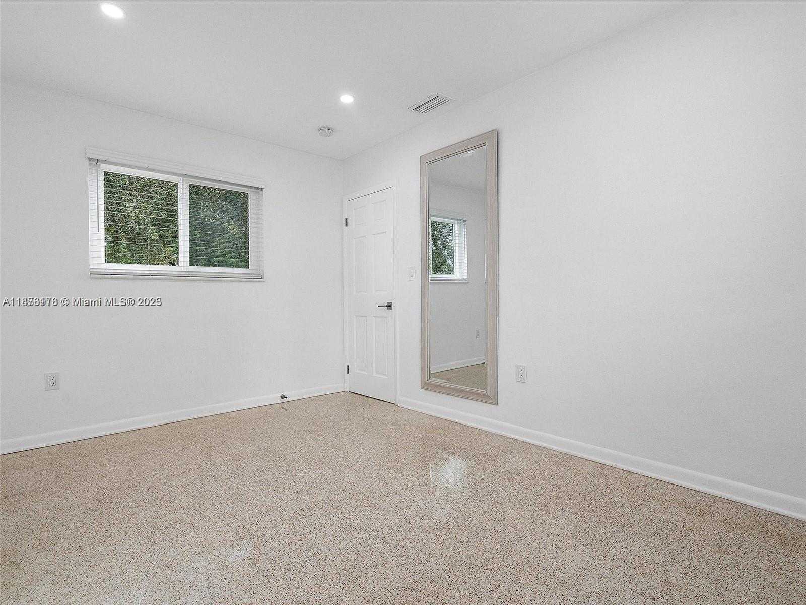 Small Image of 17320 NORTH WEST 80TH AVE, Hialeah Number 22