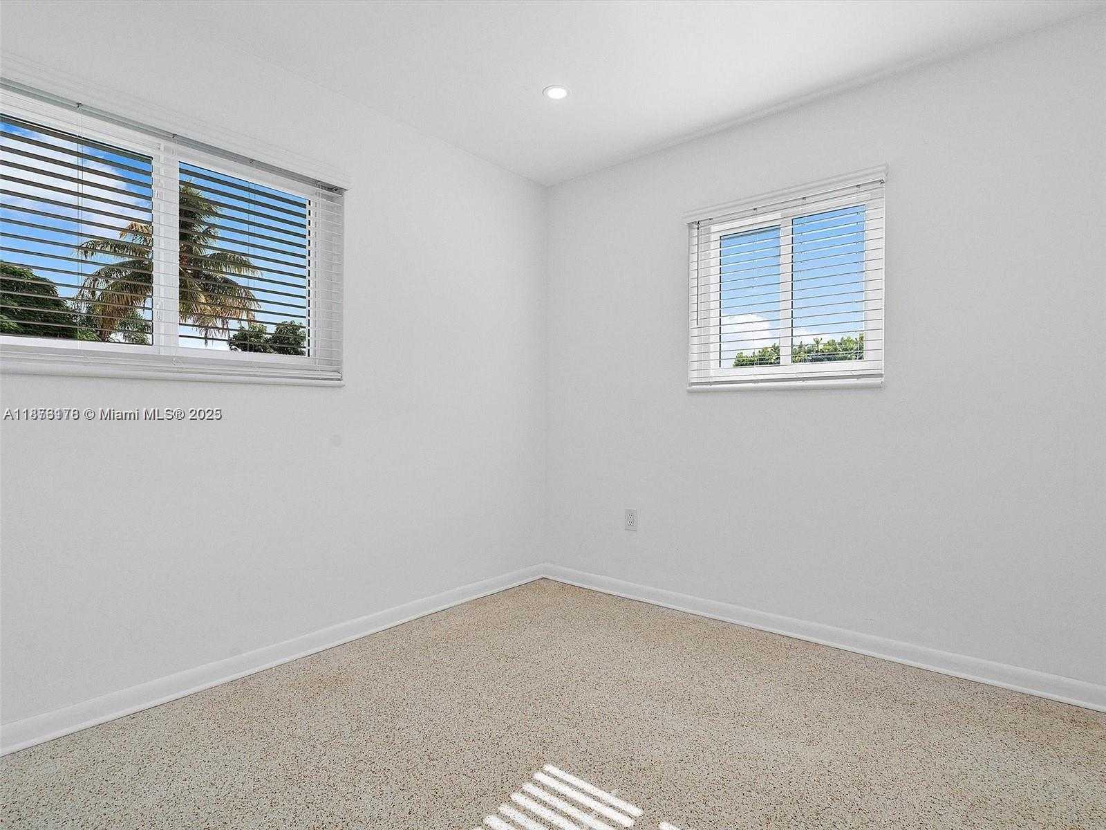Small Image of 17320 NORTH WEST 80TH AVE, Hialeah Number 29
