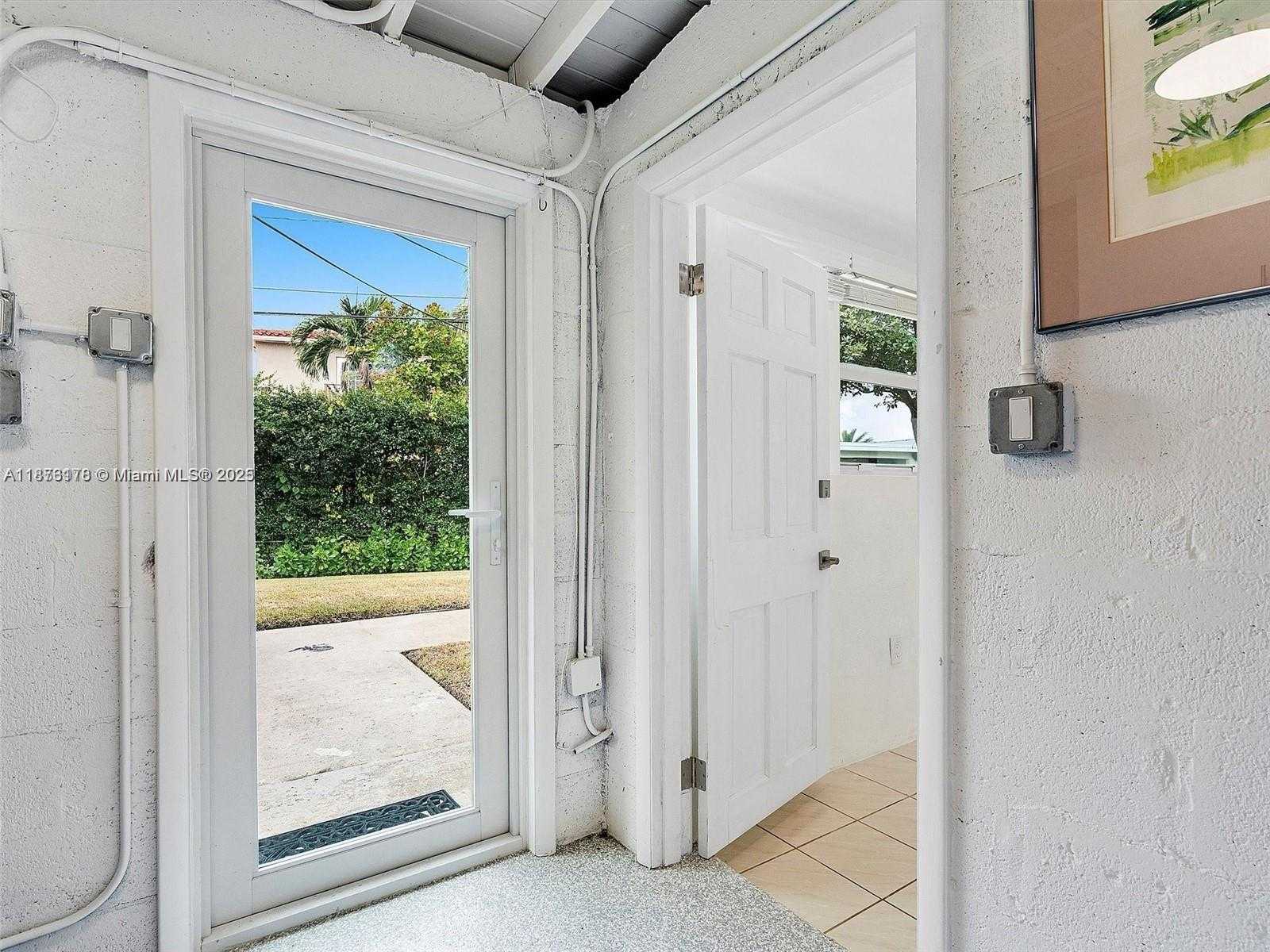 Small Image of 17320 NORTH WEST 80TH AVE, Hialeah Number 32