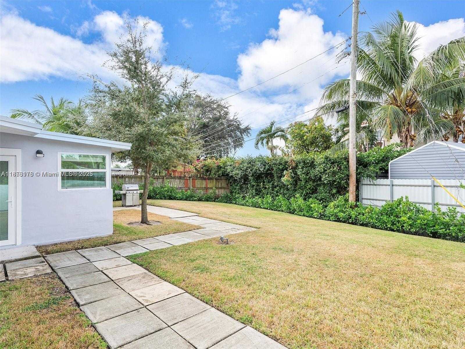 Small Image of 17320 NORTH WEST 80TH AVE, Hialeah Number 33