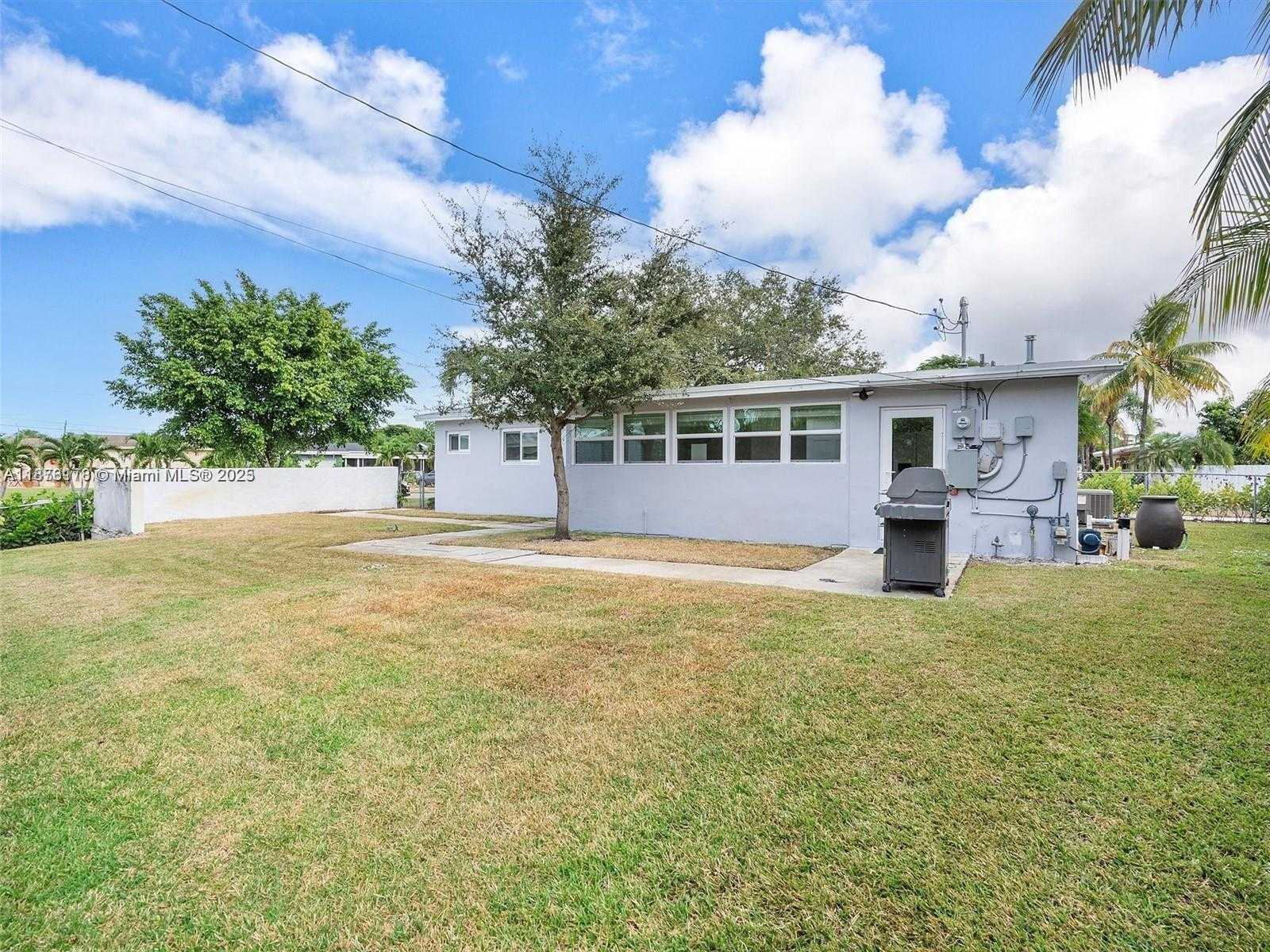 Small Image of 17320 NORTH WEST 80TH AVE, Hialeah Number 34